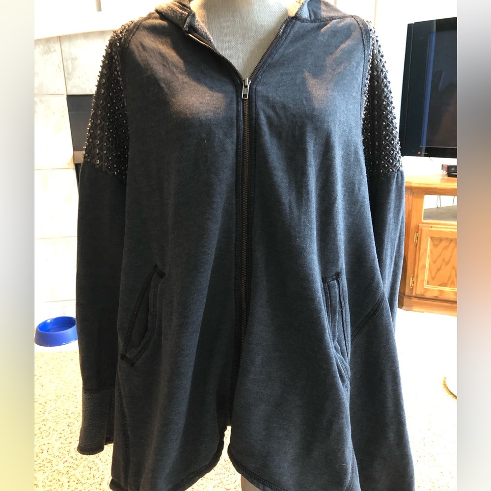Free people embellished zip up jacket approx 22” armpit to armpit hi low 33-37